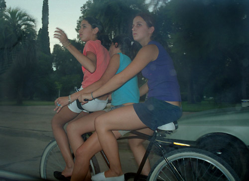 Chicas on bikes
